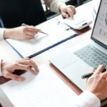 Primeira Venda como Afiliado na Kiwify e Hotmart: Guia Completo 3 O que é e como funciona o mercado digital